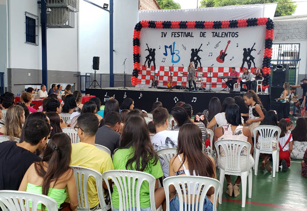 Brumado: Brumado: Centro Educacional Monteiro Lobato promoveu o IV Festival de Talentos