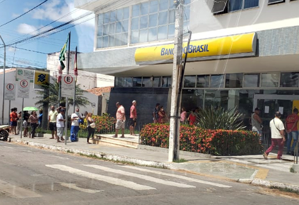 Bancários paralisam as atividades nesta terça (08)