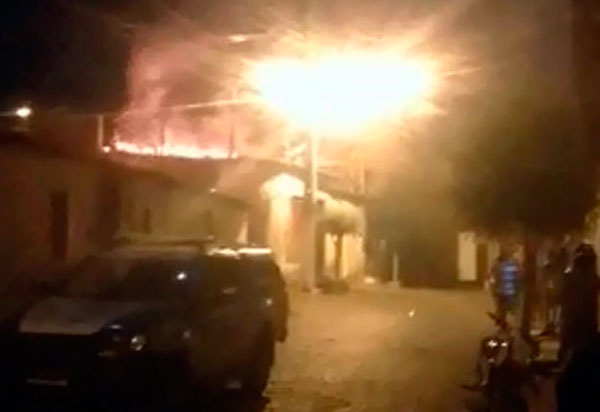 Brumado: Alcoolizado, homem incendeia a própria casa