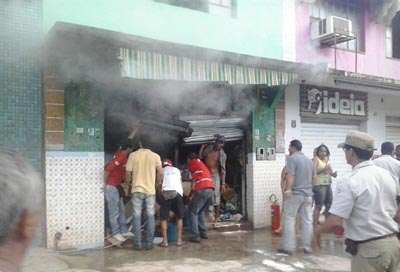 MERCEARIA PEGA FOGO NO CENTRO DE LIVRAMENTO