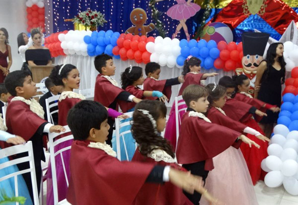Brumado: Centro Educacional Monteiro Lobato celebra formatura das turmas de alfabetização 