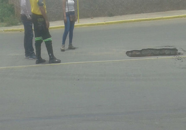 Brumado: galeria cede e grande buraco se forma no cruzamento com a nova ponte do Bairro São Félix e a Uneb