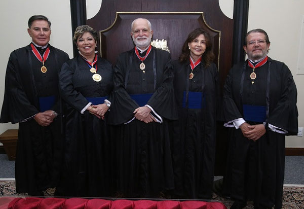 TJBA empossa os cinco novos membros da Mesa Diretora para o Biêncio 2022/2024