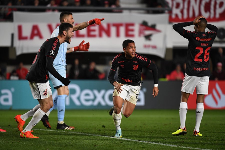 Libertadores: Vitor Roque decide e Athletico-PR está na semifinal