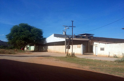 Brumado: bandidos furtaram pneu step de caminhão que estava estacionado dentro de um galpão