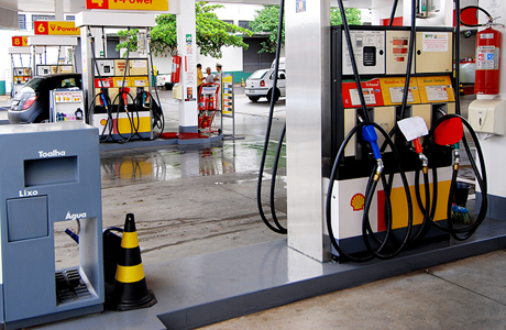 GRAÇA FOSTER: PREÇO DA GASOLINA NÃO VAI SUBIR AGORA