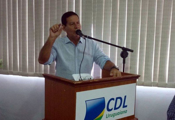 Mourão, vice de Bolsonaro, critica 13º salário e adicional de férias