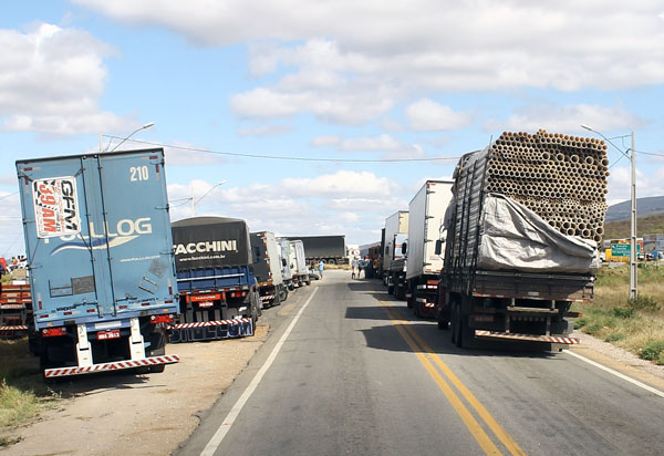 Acordo com caminhoneiros deve ser fechado semana que vem, diz ministro