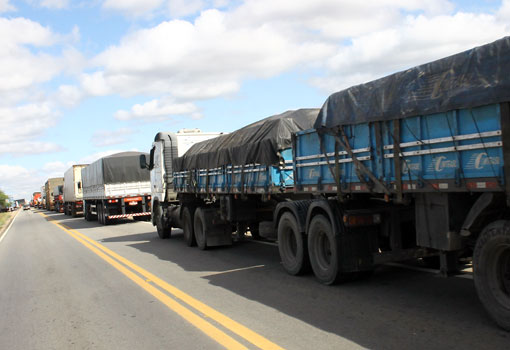 Pesquisa Datafolha: 87% dos brasileiros apoiam greve dos caminhoneiros, rejeitam alta de imposto e corte de gasto