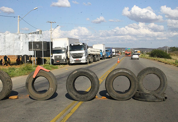 Caminhoneiros podem realizar parada nacional para 1º de fevereiro