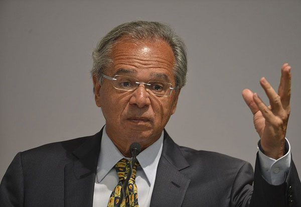 Auxílio emergencial não será prorrogado, diz Paulo Guedes 