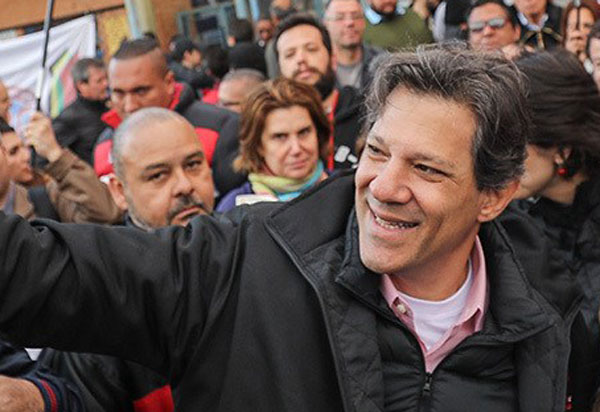 Haddad é confirmado candidato à Presidência pelo PT; medida foi aprovada pelo ex-presidente Lula