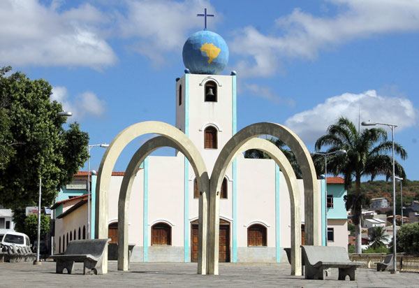 Brumado: Padre Sandro lamenta e emite Nota que desautoriza fiel mencionar cobranças em nome da entidade