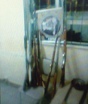 CAESG prende dono de oficina com 14 armas de fogo em Maracás