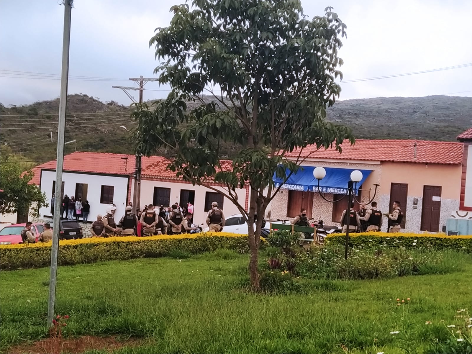 Rio de Contas: Dono de bar e clientes são detidos por lesões corporais, resistência, desacato, descumprimento do decreto e invasão a domicílio