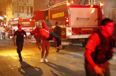 75 FERIDOS EM BOATE AINDA RESPIRAM COM APARELHOS