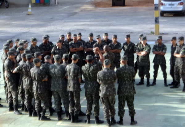 Brumado: 34ª CIPM promoveu instrução de manuseio e manutenção do FAL aos integrantes do Tiro de Guerra