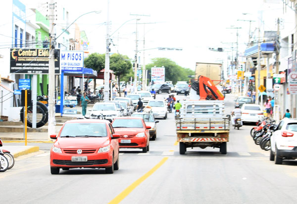 Veículos com placas de finais 1 e 2 têm desconto de 10% no IPVA