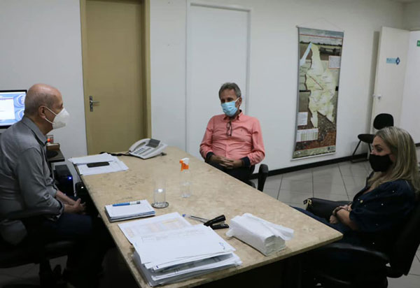 Na CERB, deputada e prefeito de Dom Basílio tratam sobre início de obras de abastecimento de água