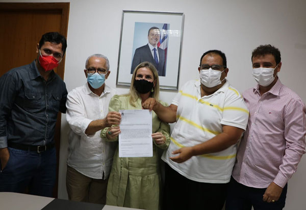 Deputada e prefeito garantem a ampliação e reforma do Mercado Municipal de Botuporã