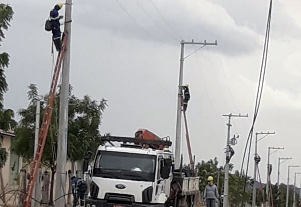 Após a luta de Ivana, famílias em Riacho de Santana recebem energia elétrica