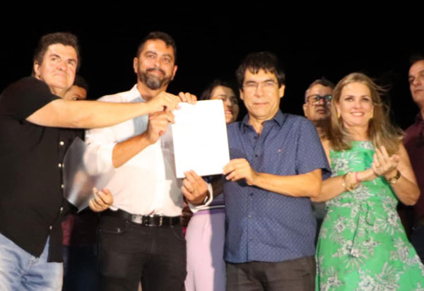 Ivana e prefeito entregam obras para a melhoria urbana em Riacho de Santana