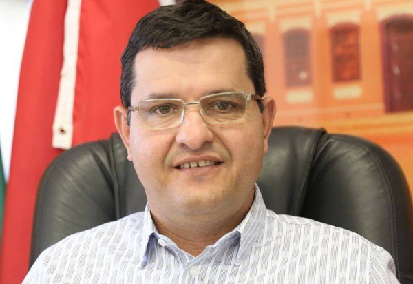 Guanambi: Ex-prefeito Jairo Magalhães sofre representação no MPE