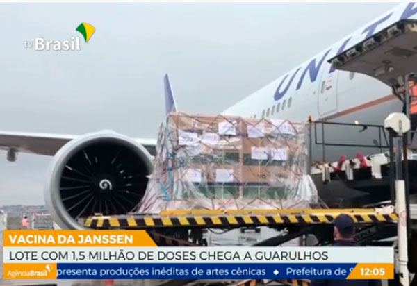 Lote de 1,5 milhão de doses da vacina da Janssen chega ao Brasil