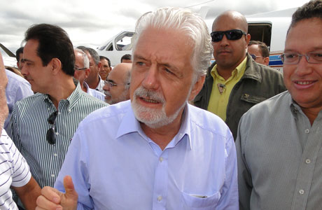 GOVERNADOR DIZ QUE PROFESSORES ESTÃO SENDO INJUSTOS