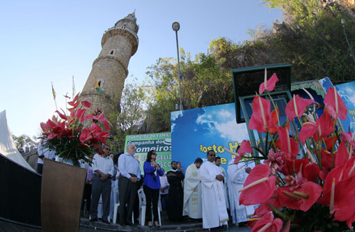 Jaques Wagner participa de missa de encerramento da novena de Bom Jesus da Lapa