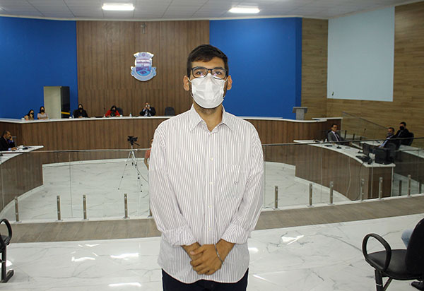 Com 21 anos, João Vasconcelos é o vereador eleito mais jovem e mais bem votado em Brumado
