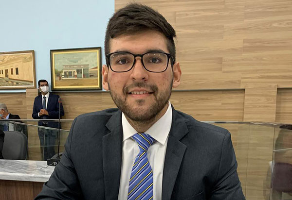 Vereador João Vasconcelos apresenta PL que dispõe sobre conserto de buracos e valas abertos nas vias públicas de Brumado 