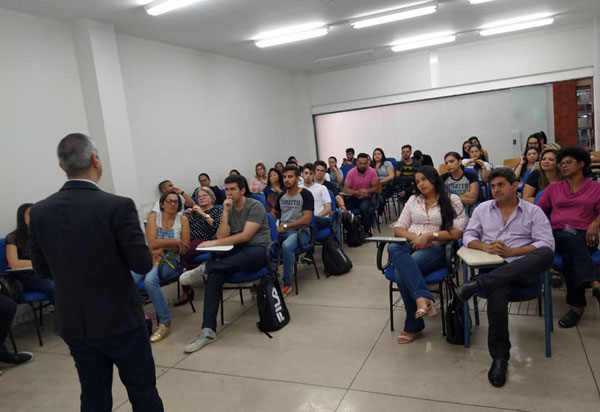 Juiz Coordenador do CEJUSC - Brumado e Constelador Familiar, Dr. Rodrigo Souza Britto, palestrou sobre Direito Sistêmico: um novo olhar sobre a justiça na UNEB Campus XX