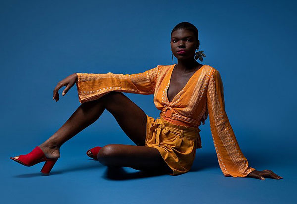 Modelo brumadense faz sucesso em Salvador, agenciada pela Mega Models Bahia, e tem história contada em Editorial do Correio