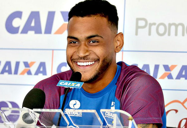 Júnior Brumado comemora primeiro gol na seleção e se prepara para enfrentar o Palmeiras 