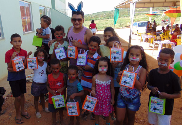 Brumado: promoter Kezinha Produções promoveu a Páscoa Solidária no Brisas IV