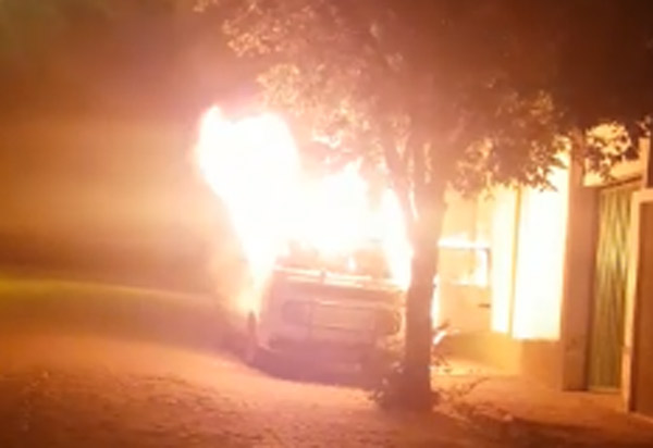Brumado: Kombi da Sociedade Espírita Alberto Marques Barreto foi incendiada 