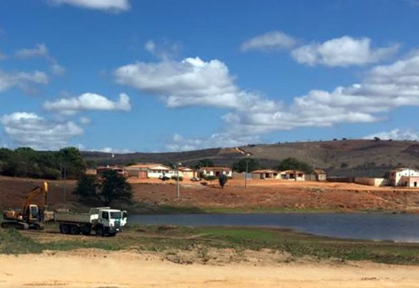 Aracatu: limpeza da Lagoa da Várzea da Pedra está em andamento