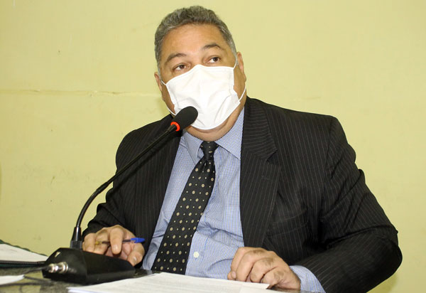 Brumado: Léo Vasconcelos diz que não assumirá o mandato de prefeito, pois tem interesse em sua pré-candidatura ou do filho nas eleições deste ano