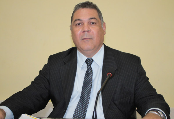 Brumado: presidente do Legislativo diz que se prefeitura não se adequar, Câmara vai acabar com a zona azul