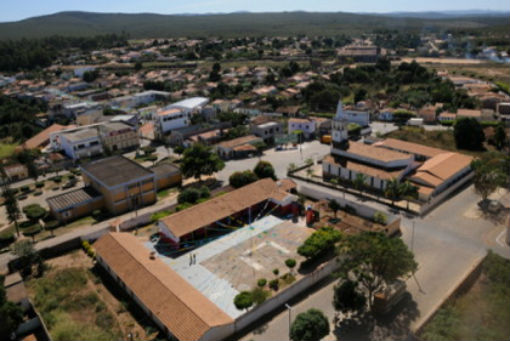 Licínio de Almeida: Servidores cobram a ex-prefeito salários atrasados de 2008 