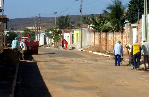 Brumado: Márcio Moreira agradece Aguiberto por atender solicitação de pavimentação de ruas no Olhos D'água