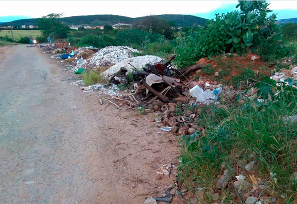 Brumadense denuncia que populares e estabelecimentos comerciais depositam lixo de forma irregular na 'estrada da cascalheira'