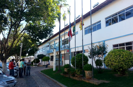 Brumado: Prefeito Aguiberto Lima Dias decreta luto oficial de 3 dias pela morte de Eduardo Campos