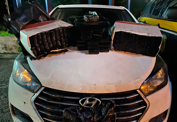 Casal é preso em Milagres transportando 65 Kg de maconha dentro de veículo de passeio
