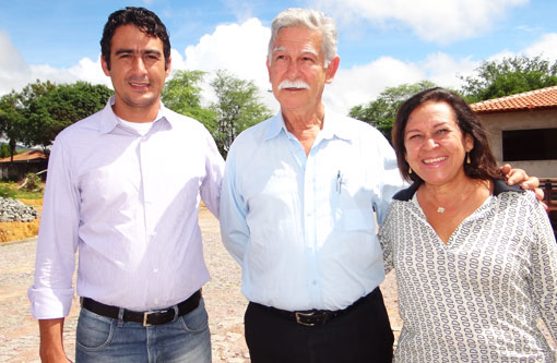 Eduardo Vasconcelos e Márcio Moreira recepcionam Lídice da Mata em Brumado