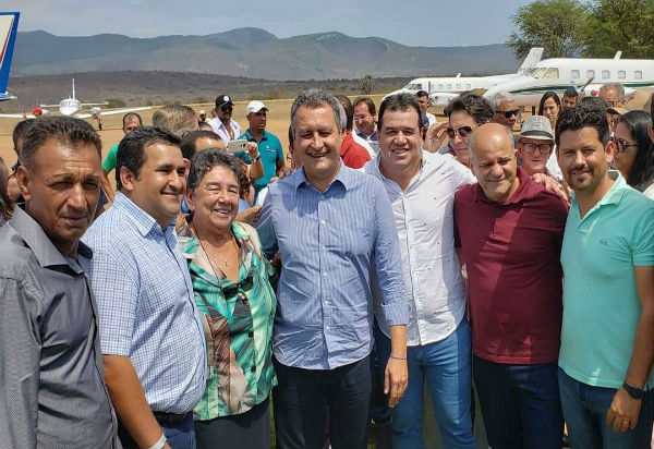 Ituaçu: deputado Marquinho Viana prestigia implantação de sistema de água