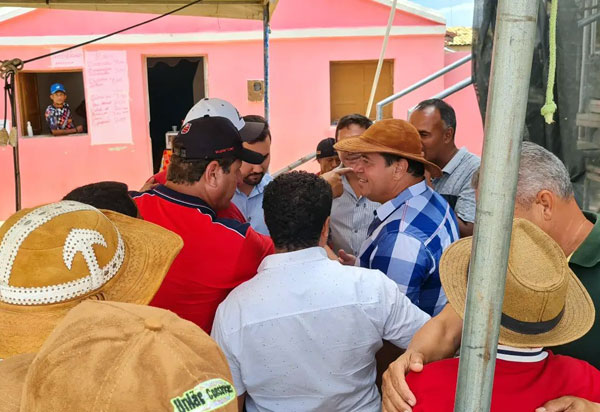 Deputado Marquinho Viana visita a 2ª Expo Belo Campo acompanhado de prefeitos e lideranças políticas