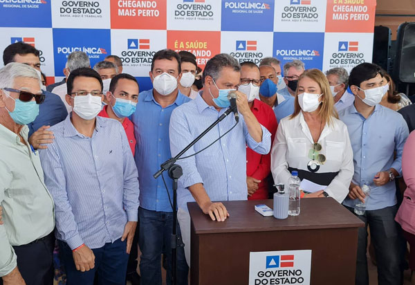 Deputado Marquinho Viana com Rui Costa, prefeitos e lideranças na inauguração da Policlínica em Brumado