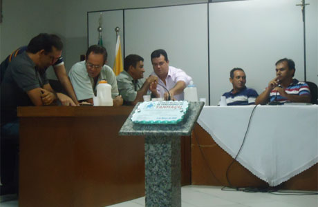 TANHAÇU: MARQUINHO DISCUTE ABASTECIMENTO DE ÁGUA